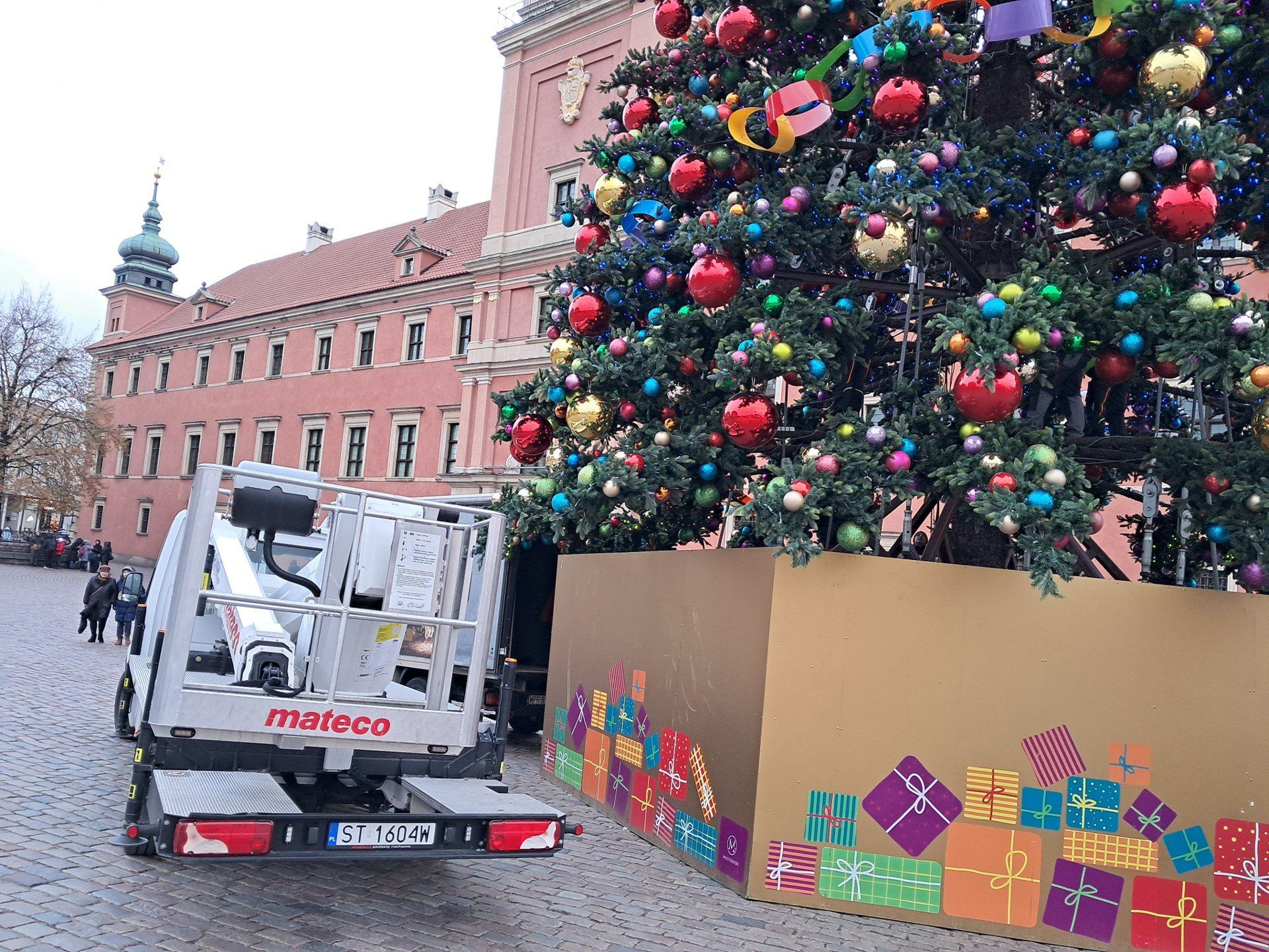 Choinka i świecidełka