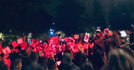 Śląskie. Protesty kobiet w wielu miastach…tłumy, race, znicze i niespodziewane słowa księdza