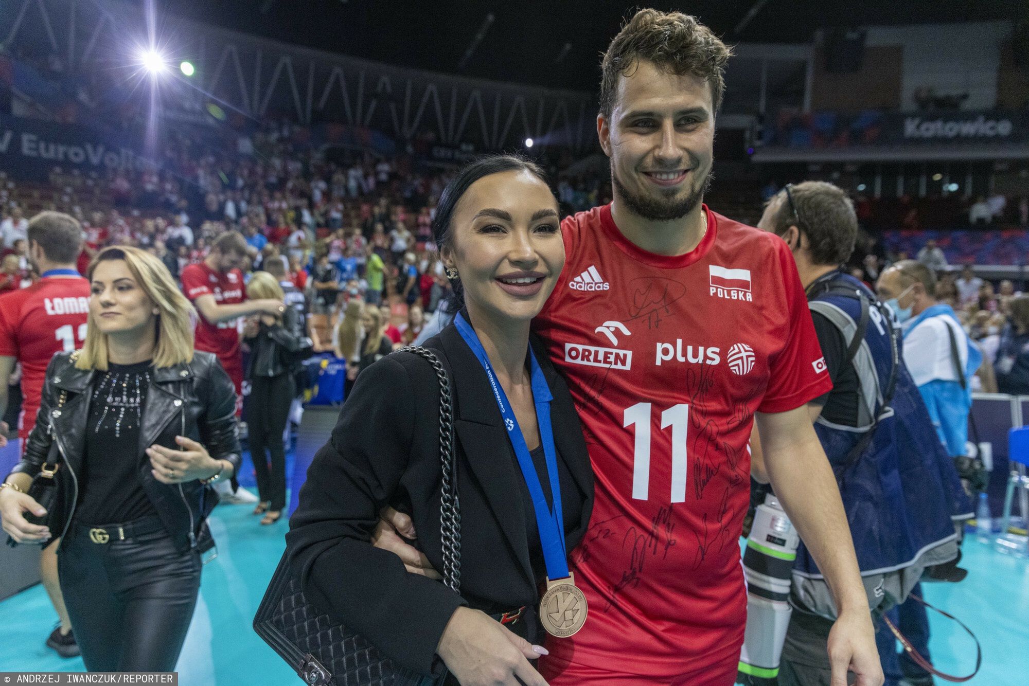 Fabian Drzyzga wspiera Monikę w walce z hejterami. Miły gest? 