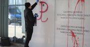 Warszawa. Siedziba IPN pomazana czerwoną farbą