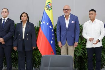 W Caracas ruszyły rozmowy władz i opozycji. "Odrodzenie kraju"