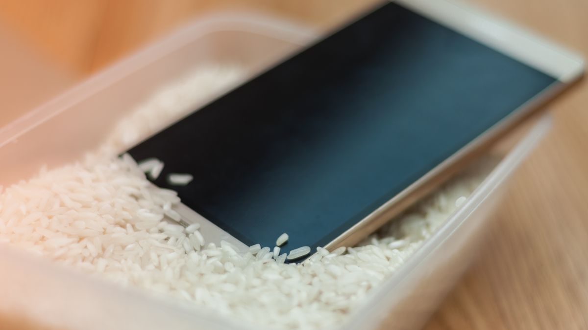 Czy włożenie telefonu do ryżu to dobry pomysł?