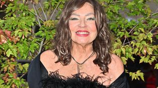 Agnieszka Fitkau-Perepeczko to wciąż wulkan energii. 84-latka w młodzieżowej stylówce poszła w miasto