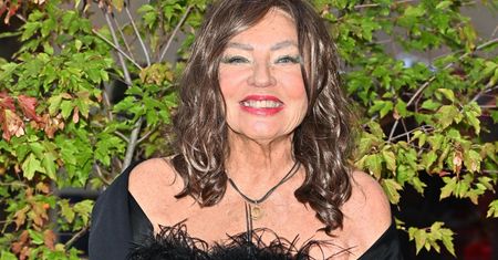 Agnieszka Fitkau-Perepeczko to wciąż wulkan energii. 84-latka w młodzieżowej stylówce poszła w miasto
