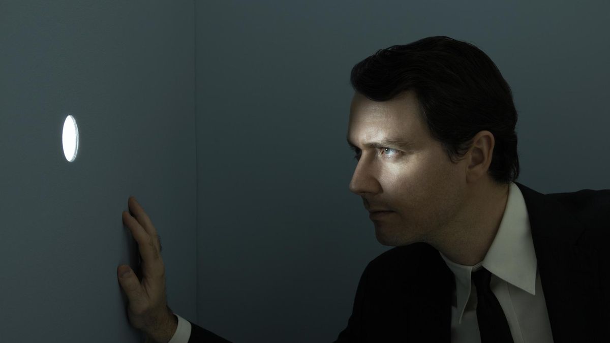 Oglądacze mogą podglądać zarówno jawnie, jak i w ukryciu