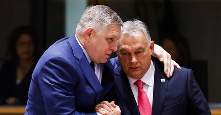 Fico i Orban dobili "złotego interesu"? Cła Trumpa zagrożeniem i dla ich gospodarek