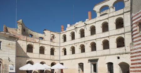 Janowiec. Zamek. Historia. Ciekawostki. Wydarzenia