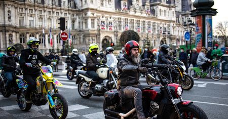 Motocykliści we Francji wygrali. Po proteście jazda między autami wraca na tapet
