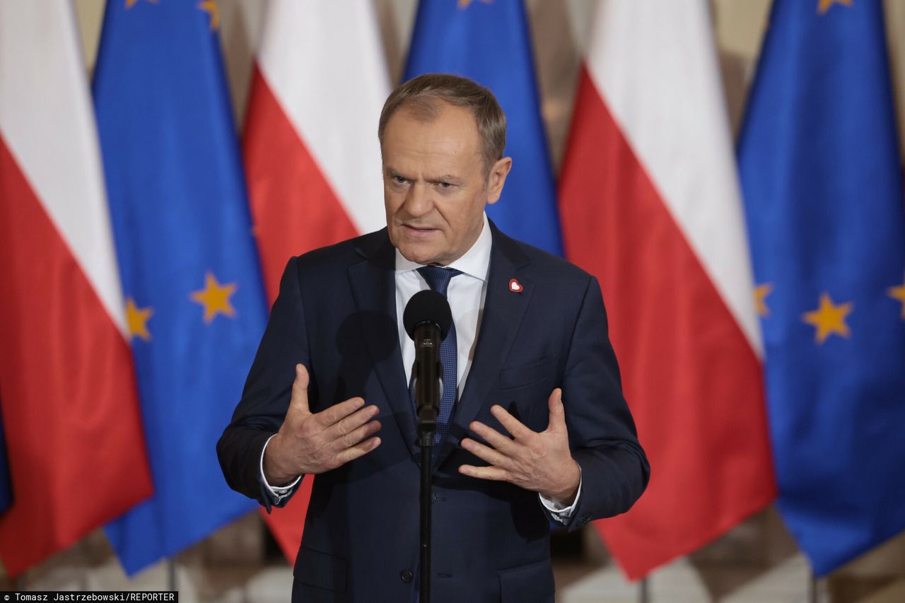 Tusk ostro o Kurskim. "Okrył się hańbą"