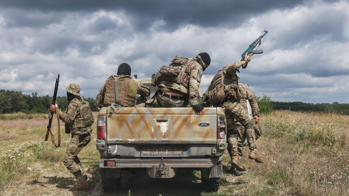 patrol
Leszek Szyma�ski
111. Batalion OT, agresja, armia ukrai�ska, inwazja, na Ukrain�, na Ukrainie, patrol, rosyjska, rosyjskich, sytuacja, wojna, zwiad, zwiadowcy, �o�nierze, �o�nierze ukrai�scy