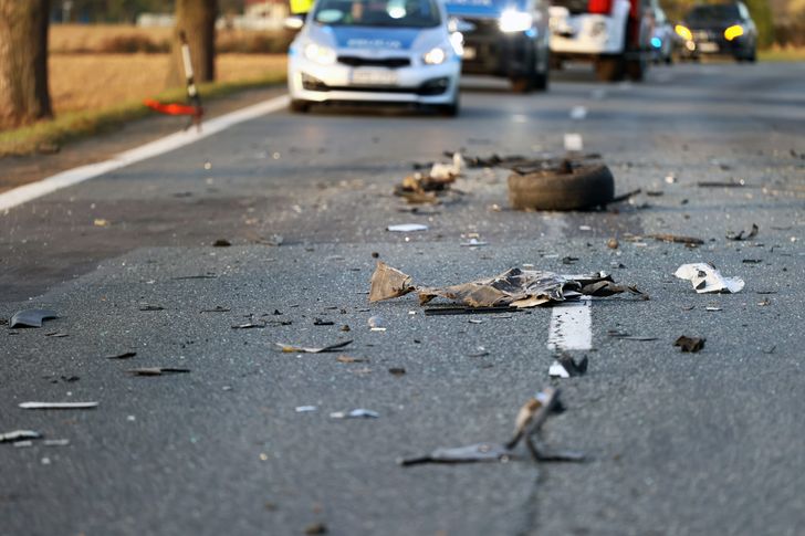 Wypadek w Sarniej Zwoli. Motocyklista trafił do szpitala po zderzeniu z Audi