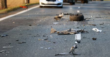 Wypadek w Sarniej Zwoli. Motocyklista trafił do szpitala po zderzeniu z Audi