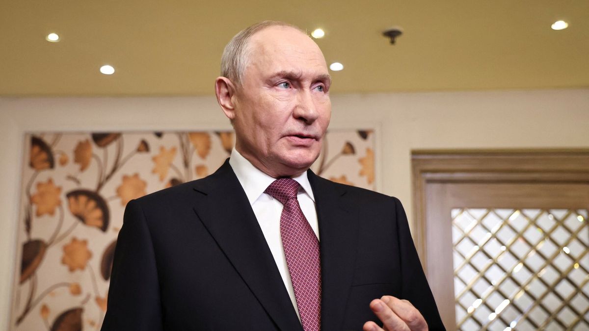 Archiwum zagraniczne East News 2026-09
In this pool photograph distributed by the Russian state agency Sputnik, Russia's President Vladimir Putin speaks to members of the media on the sidelines of the 18th BRICS Summit in New Delhi on September 11, 2026. (Photo by Alexander KAZAKOV / POOL / AFP) / Editor's note: this image is distributed by the Russian state owned agency Sputnik
ALEXANDER KAZAKOV