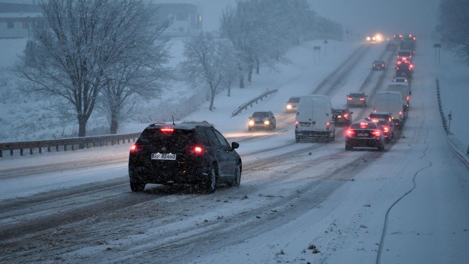 Pogoda na poniedziałek. Uwaga na śnieżyce. IMGW wydał ostrzeżenia