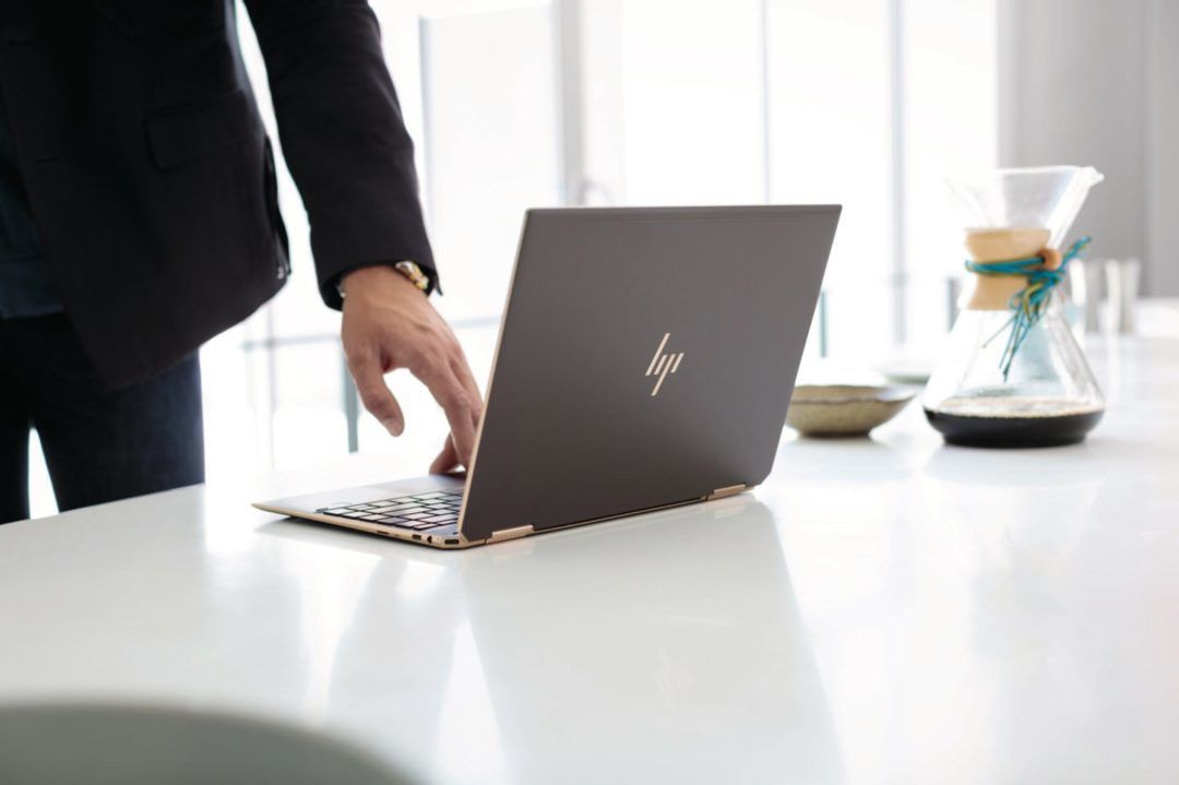 Nowy HP Spectre x360 zadba o prywatność. Koniec z zaklejaniem kamerki plastrem