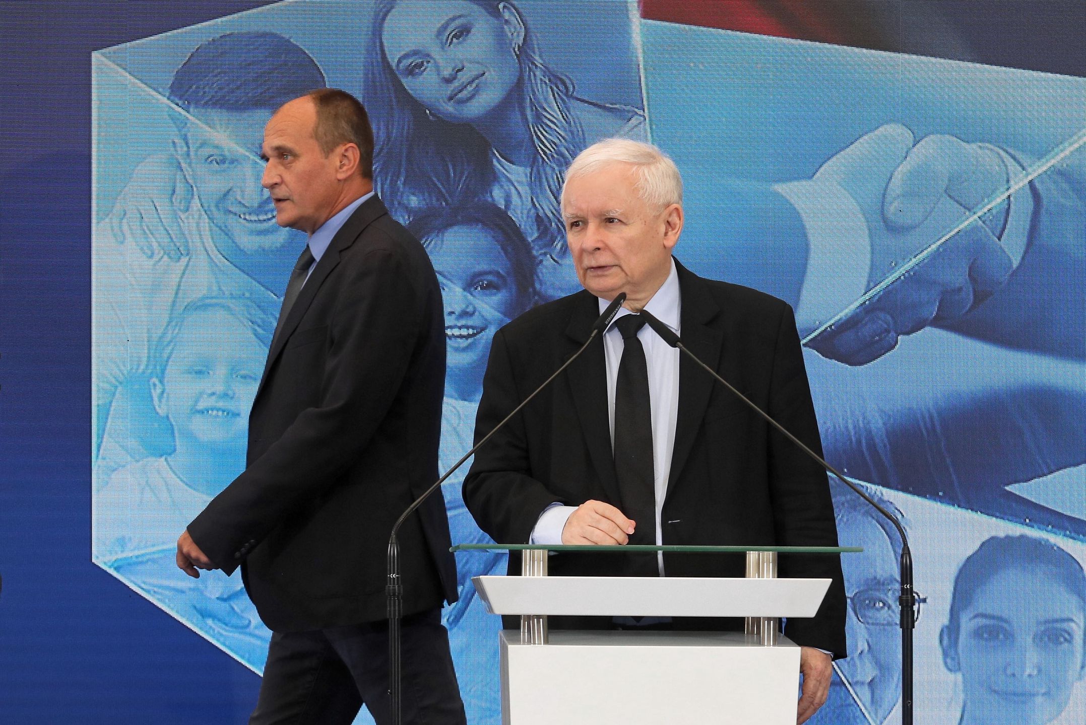 -  Wchodząc w rozmowy i sojusz polityczny z Jarosławem Kaczyńskim, staje Pan w bardzo długim szeregu polityków, którzy już tego próbowali - zwrócił się do Kukiza Roman Giertych