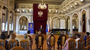 Sezon na śluby w Tarnowie rozpoczęty. Sala Lustrzana oblegana. Coraz bardziej popularne także uroczystości w plenerze