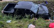 Droga S17: Pięcioosobowa rodzina trafiła do szpitala po dachowaniu dodge’a