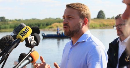 Czy można kąpać się w Odrze? Pytamy wiceministrów. "Nie rekomenduję" vs. "Można spokojnie wejść"