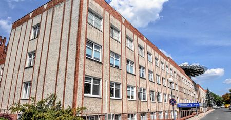 Krępa. Tragiczny finał wypadku na weselu. Kula dyskotekowa spadła na kobietę