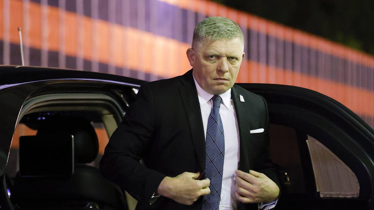 epa12087629 Slovakia's Prime Minister Robert Fico arrives for a meeting with Russian President Vladimir Putin (not pictured) at the Kremlin in Moscow, Russia, 09 May 2025. Russia marks the 80th anniversary of the victory in World War II over Nazi Germany and its allies.  EPA/MAXIM SHEMETOV/REUTERS POOL 
Dostawca: PAP/EPA.
MAXIM SHEMETOV/REUTERS POOL
victory day, World War II, anniversary, leaders, russia, diplomacy