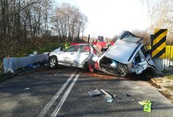 Auto w strzępach. W tragicznym wypadku zginęły trzy osoby