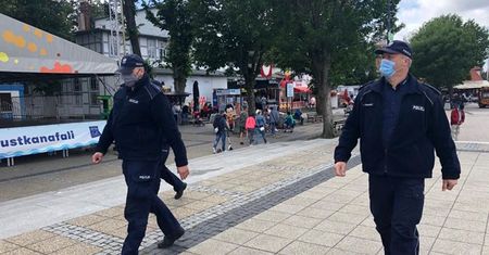Koronawirus. Kluby, dyskoteki i sale weselne pod lupą policji. Kontrole nad morzem