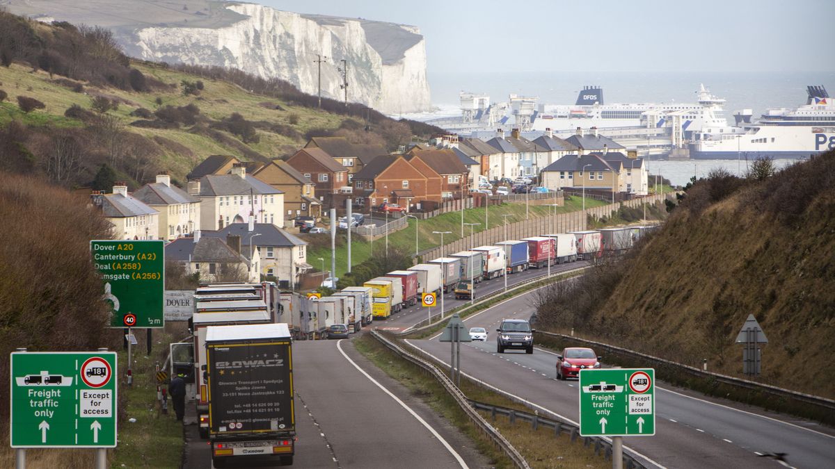 Brexit. Kierowcy ciężarówek oczekujący na wyjazd z Wielkiej Brytanii pod koniec grudnia.