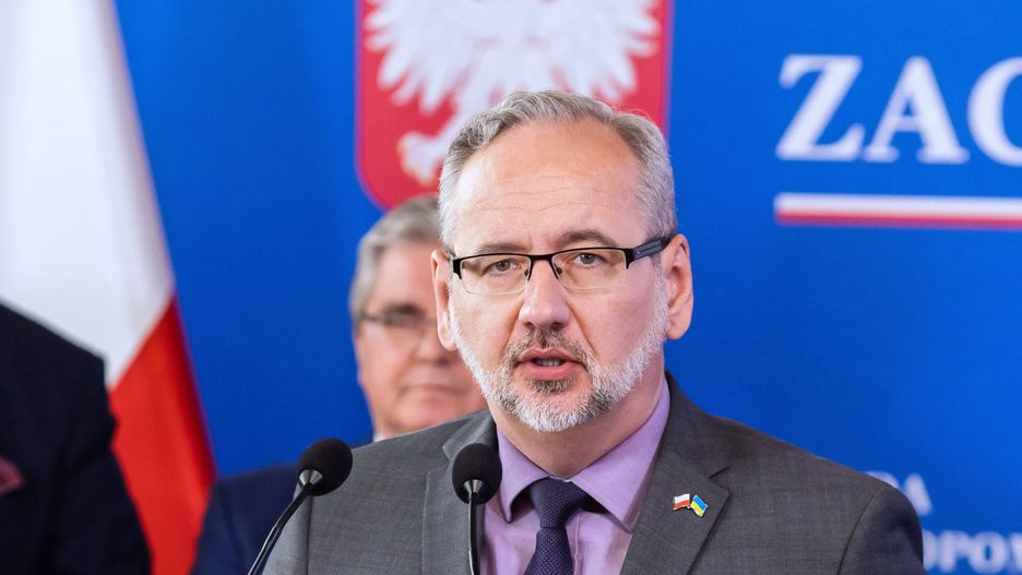 Minister zdrowia Adam Niedzielski podczas briefingu prasowego w Szczecinie