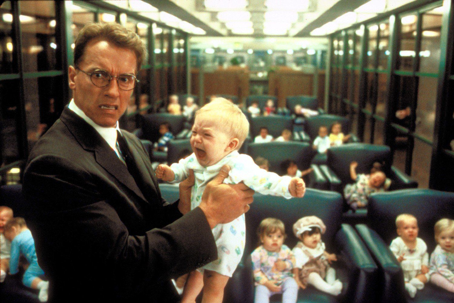 Arnold Schwarzenegger w filmie &#34;Junior&#34;. Rok 1994