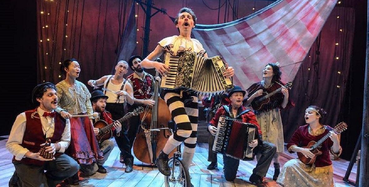 Bart Soroczynski w teatralnej adaptacji La Strady Felliniego  