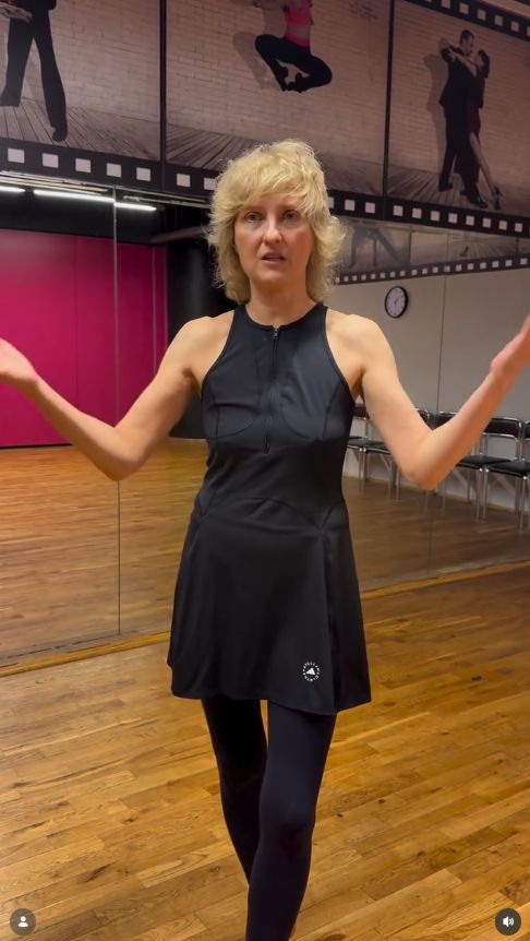 Izabela Kuna śmieszkuje z córką