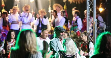 Ostatnia wakacyjna potańcówka w skansenie. Zagra Kapela Drewutnia