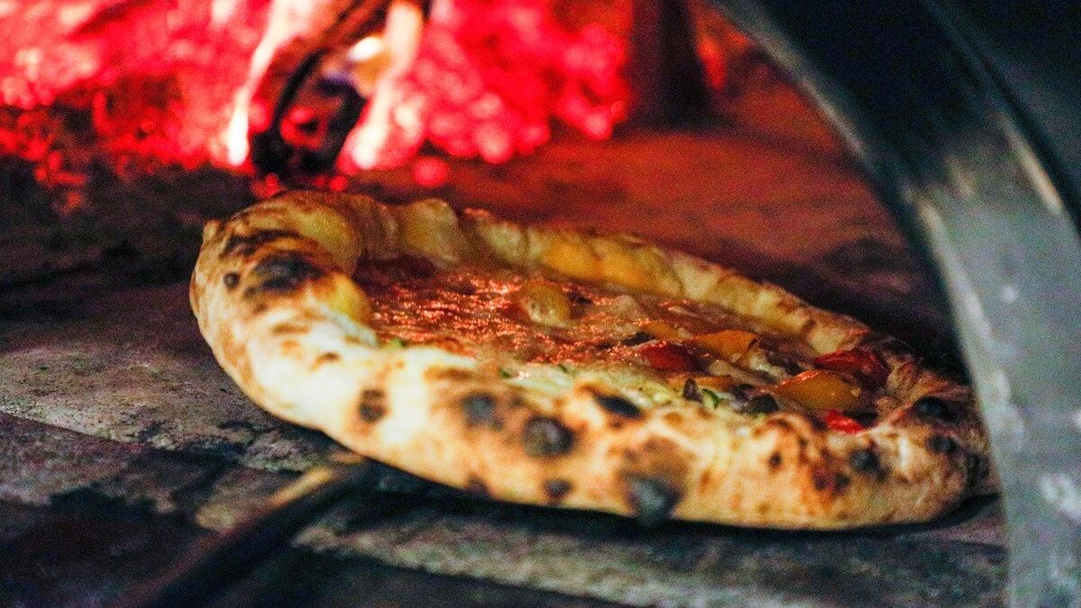 Pizza napoletana w piecu