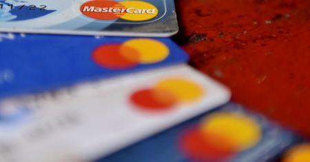 Mastercard i Visa wdrażają sankcje na Rosję. Blokują możliwość prowadzenia transakcji