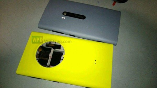 Prototyp Lumia 1020 obok Lumia 920