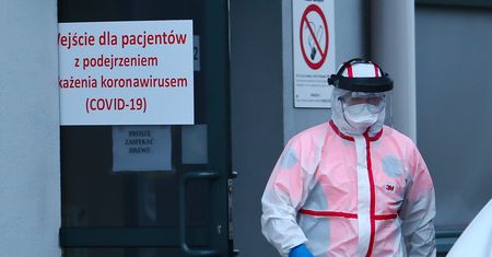 Koronawirus. Żółta strefa tylko na papierze? "Musimy przekonać ludzi, że to ma sens"