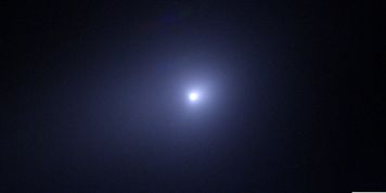 Kometa międzygwiazdowa 3I/ATLAS: trop prowadzi do azotowego mrozu