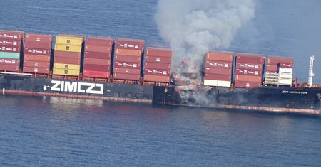 Kanada. Płoną chemikalia na kontenerowcu