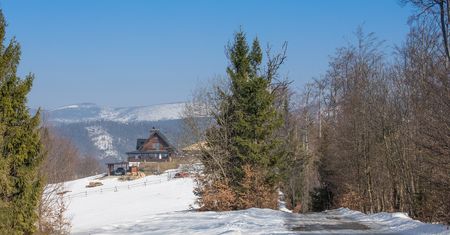 Zima jak z obrazka. Beskidy przyciągają turystów
