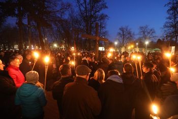 Katowice: Nabożeństwo Drogi Krzyżowej w Panewnikach