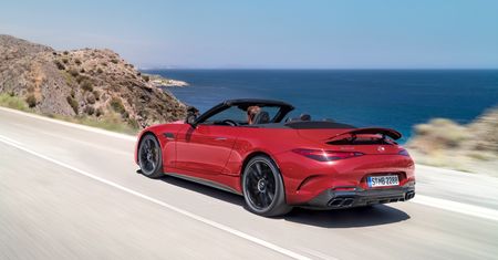 Mercedes-AMG SL bez tajemnic. Ma mocarne V8, napęd na 4 koła i miękki dach