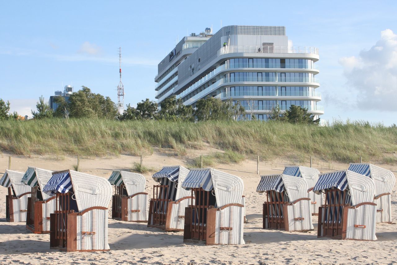 Kosze na plaży w Świnouściu