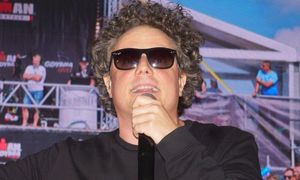 Sidney Polak po 35 latach ODCHODZI z "T.Love". Zespół wydał oświadczenie: "Nasze drogi artystyczne i zawodowe się ROZCHODZĄ"