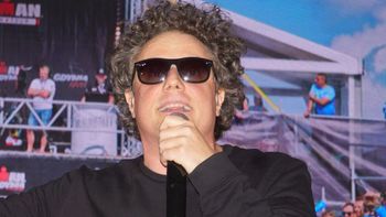 Sidney Polak po 35 latach ODCHODZI z "T.Love". Zespół wydał oświadczenie: "Nasze drogi artystyczne i zawodowe się ROZCHODZĄ"