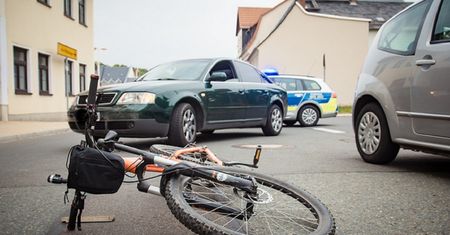 Kierowca Ubera zabił na pasach rowerzystkę. Sąd go wypuścił