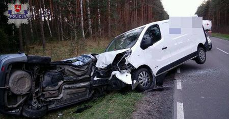 Wypadł ze swojego pasa i wjechał w ciężarówkę. Zderzenie trzech pojazdów
