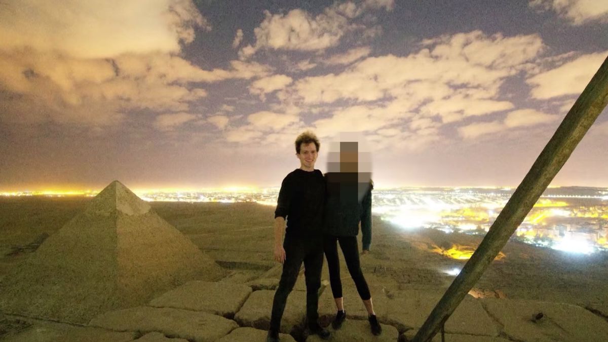 Skandal w Gizie: nagie zdjęcia i scena seksu na szczycie jednej z piramid 1