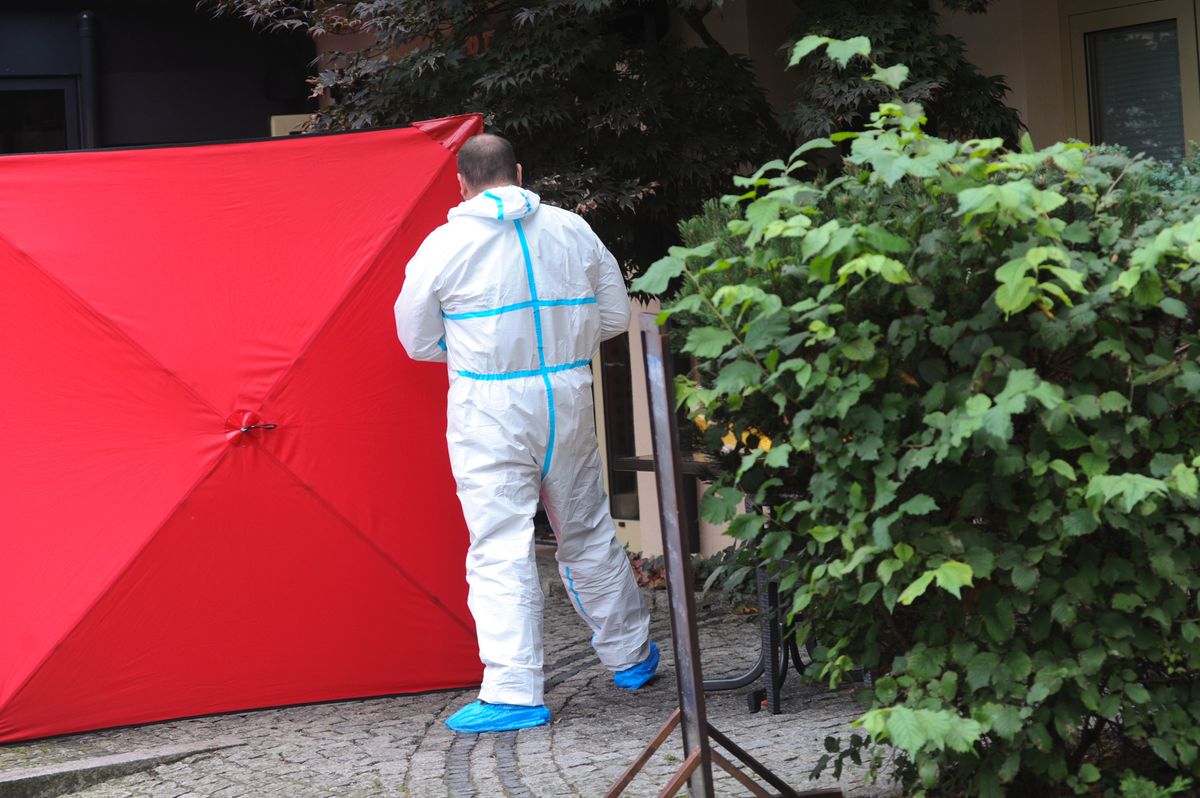 zabójstwo, zwłoki, balkon Makabra w Warszawie. Ciało leżało na balkonie