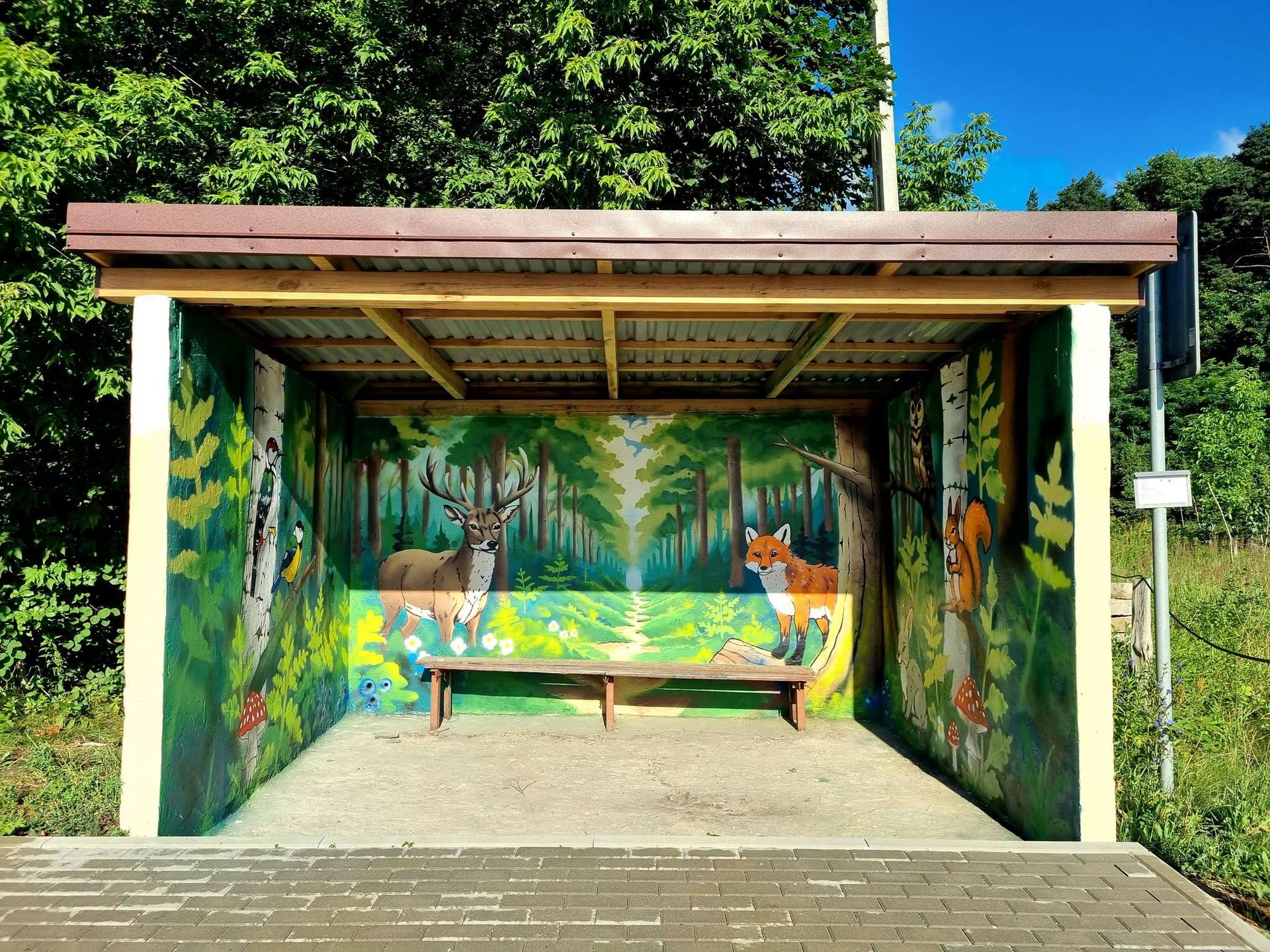 Nowy mural na przystanku w Nowym Duninowie 